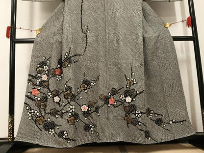 平和屋着物●訪問着　駒刺繍　絞り　枝梅　黒地　金銀彩　正絹　逸品　AABJ0033ph