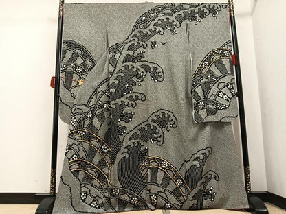 平和屋着物●豪華振袖　駒刺繍　絞り　立波片輪車花唐草文　黒地　正絹　逸品　AABJ0077ph