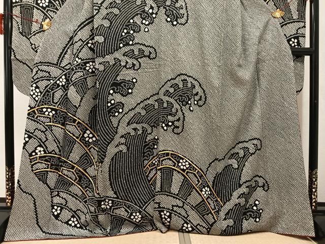 平和屋着物●豪華振袖　駒刺繍　絞り　立波片輪車花唐草文　黒地　正絹　逸品　AABJ0077ph