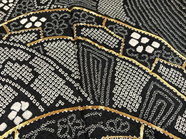 平和屋着物●豪華振袖　駒刺繍　絞り　立波片輪車花唐草文　黒地　正絹　逸品　AABJ0077ph