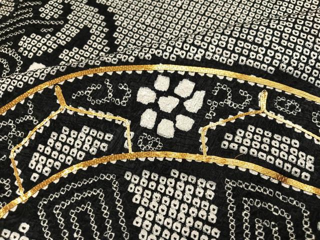 平和屋着物●豪華振袖　駒刺繍　絞り　立波片輪車花唐草文　黒地　正絹　逸品　AABJ0077ph