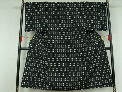 平和屋着物▽男性　紬　単衣　幾何学文様　黒地　正絹　逸品　AABJ0253jh