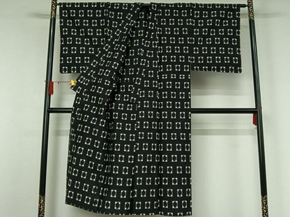 平和屋着物▽男性　紬　単衣　幾何学文様　黒地　正絹　逸品　AABJ0253jh