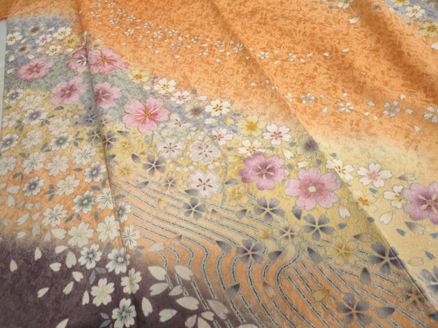 平和屋着物●豪華振袖　駒刺繍　流水舞花文　暈し染め　金銀彩　銀通し地　正絹　逸品　AABJ0925cs