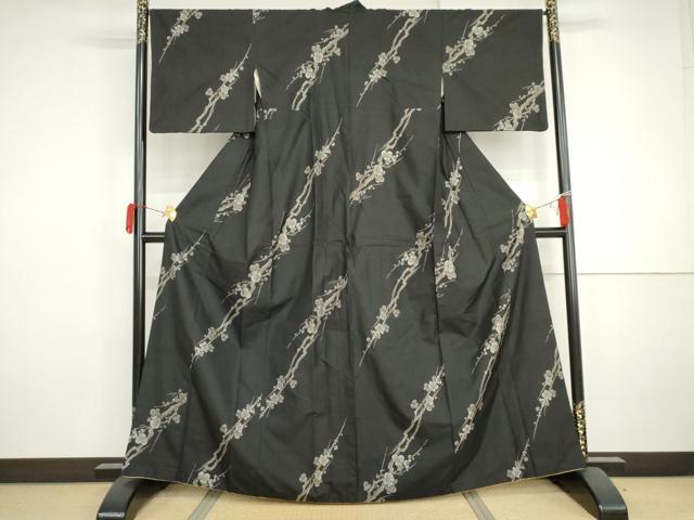 平和屋着物●本場大島紬　カタス9マルキ　地空き　枝梅文　黒地　正絹　逸品　AABJ0934cs
