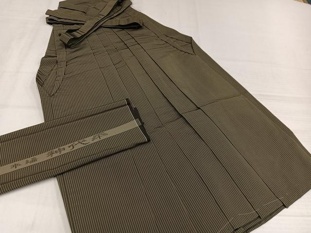 平和屋着物●男性　本場神代平　行灯袴　縞　反端付き　正絹　逸品　未使用　AABJ1247ph