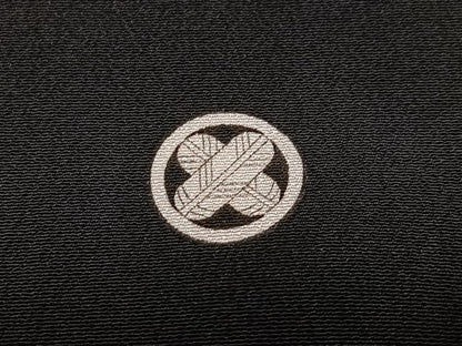 平和屋着物●創業460年・千總　黒留袖　駒刺繍　群鶴立波文　金彩　三越扱い　正絹　逸品　AABJ1282ph