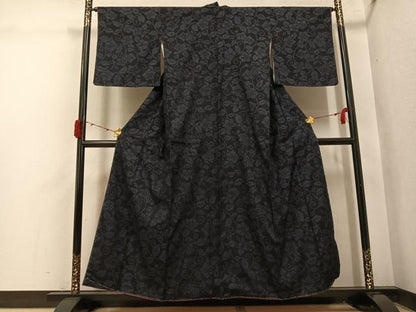 平和屋着物●本場結城紬　重要無形文化財　100亀甲　花唐草文　正絹　逸品　未使用　AABJ1289ph