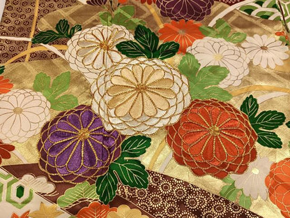 平和屋着物●豪華振袖　駒刺繍　草花文　金彩　正絹　逸品　AABJ1400ph