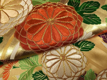 平和屋着物●豪華振袖　駒刺繍　草花文　金彩　正絹　逸品　AABJ1400ph