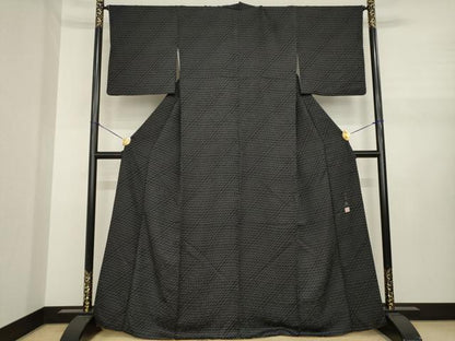 平和屋着物●創業140年　小糸染芸の四代目　小糸敏夫　小紋　瓦文様　黒地　正絹　逸品　AABJ1439ck