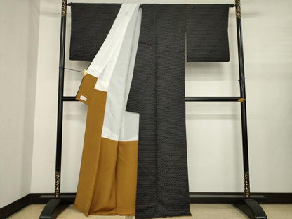 平和屋着物●創業140年　小糸染芸の四代目　小糸敏夫　小紋　瓦文様　黒地　正絹　逸品　AABJ1439ck