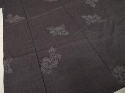 平和屋着物●本場結城紬　重要無形文化財　100亀甲　飛び亀甲柄　椿　鈴乃屋扱い　正絹　逸品　AABJ1479ck