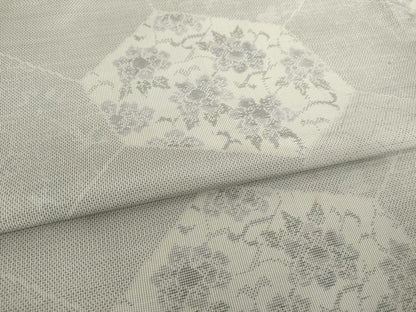平和屋着物●本場大島紬　白大島　カタス9マルキ　割付き花唐草文　正絹　逸品　AABJ1500ck