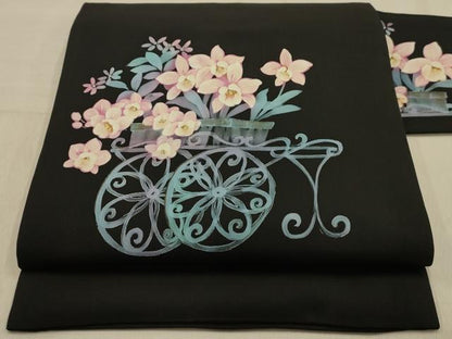 平和屋着物●塩瀬　九寸名古屋帯　ろうけつ染　花車文　黒地　金彩　正絹　逸品　AABJ2141sx