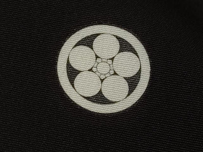 平和屋着物■豪華黒留袖　御所車梅松文　金彩　正絹　逸品　AABJ2221st