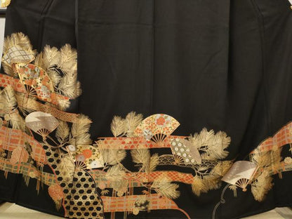 平和屋着物■豪華黒留袖　駒刺繍　扇面花松文　金彩　正絹　逸品　AABJ2224st