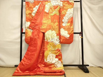 平和屋本店●色打掛　和装　婚礼　結婚式　花嫁　神社挙式　駒刺繍　飛鶴枝花文　金銀糸　金通し地　逸品　AABJ2568fw