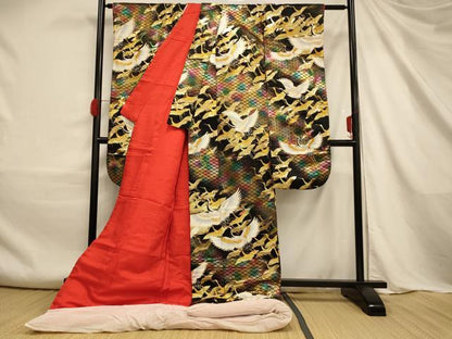 平和屋本店●色打掛　婚礼　和装　神社挙式　結婚式　花嫁　飛鶴舞花文　唐織　黒地　金糸　金彩　逸品　AABJ2636fw