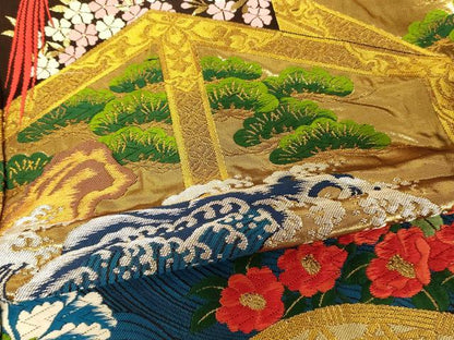 平和屋本店●色打掛　和装　婚礼　結婚式　花嫁　神社挙式　唐織　孔雀屏風松文　金銀糸　逸品　AABJ2652fw