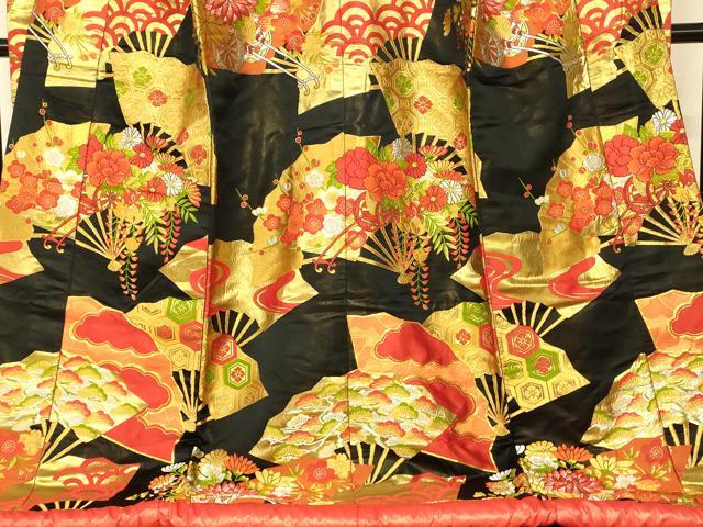 平和屋本店●色打掛　和装　婚礼　結婚式　花嫁　神社挙式　駒刺繍　吉祥花車扇子文　黒地　金銀糸　金通し地　逸品　AABJ2751fw