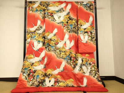 平和屋本店●色打掛　和装　婚礼　結婚式　花嫁　神社挙式　駒刺繍　飛鶴枝垂れ花松文　暈し染め　金銀糸　金銀彩　逸品　AABJ2771fw