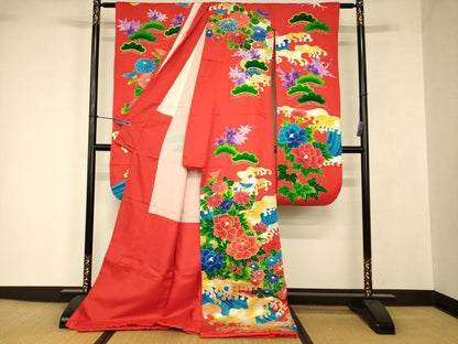 平和屋本店●お引きずり・お引き摺り・引き振袖　和装　結婚式　舞妓　芸妓　芸者　衣装　駒刺繍　立波草花文　金銀彩　逸品　AABJ2772fw