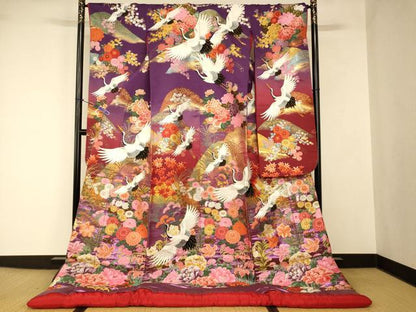 平和屋本店●色打掛　和装　婚礼　結婚式　花嫁　神社挙式　唐織　飛鶴草花山重ね文　暈し染め　金銀糸　金通し地　逸品　AABJ2774fw
