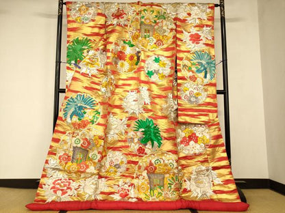 平和屋本店●色打掛　和装　婚礼　結婚式　花嫁　神社挙式　駒刺繍　飛鶴御所車丸文　金銀糸　逸品　AABJ2788fw