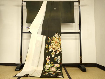 平和屋本店●お引きずり・お引き摺り　黒留袖　和装　舞台　舞妓　芸妓　芸者　衣装　手描き　駒刺繍　童子花車文　金彩　逸品　AABJ2810fw