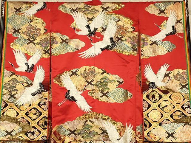 平和屋本店●色打掛　和装　婚礼　結婚式　花嫁　神社挙式　手描き　刺繍　飛鶴天井梅松文　金彩　銀糸　逸品　AABJ2858fw