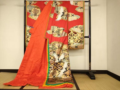 平和屋本店●色打掛　和装　婚礼　結婚式　花嫁　神社挙式　手描き　刺繍　飛鶴天井梅松文　金彩　銀糸　逸品　AABJ2858fw