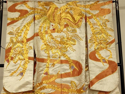 平和屋本店●中国三大刺繍　相良刺繍　駒刺繍　色打掛　和装　婚礼　結婚式　花嫁　神社挙式　鳳凰草花文　金銀糸　逸品　AABJ2872fw