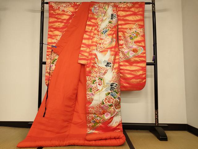 平和屋本店●色打掛　和装　婚礼　結婚式　花嫁　神社挙式　駒刺繍　飛鶴草花流水文　金銀糸　逸品　AABJ2873fw