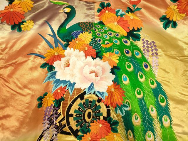 平和屋本店●色打掛　和装　婚礼　結婚式　花嫁　神社挙式　総刺繍　孔雀花車文　暈し染め　金糸　逸品　AABJ2885fw