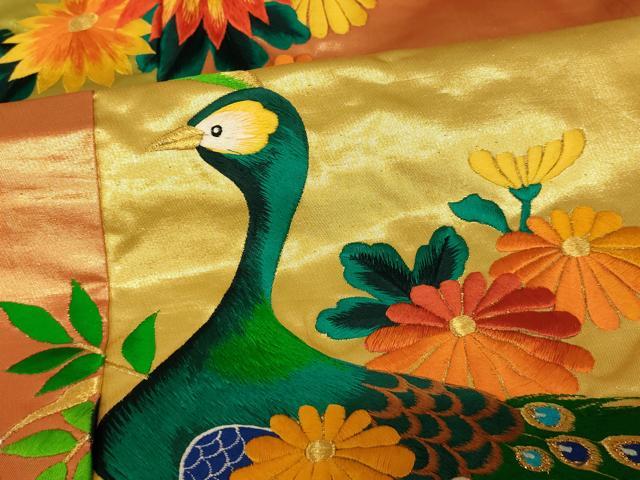 平和屋本店●色打掛　和装　婚礼　結婚式　花嫁　神社挙式　総刺繍　孔雀花車文　暈し染め　金糸　逸品　AABJ2885fw