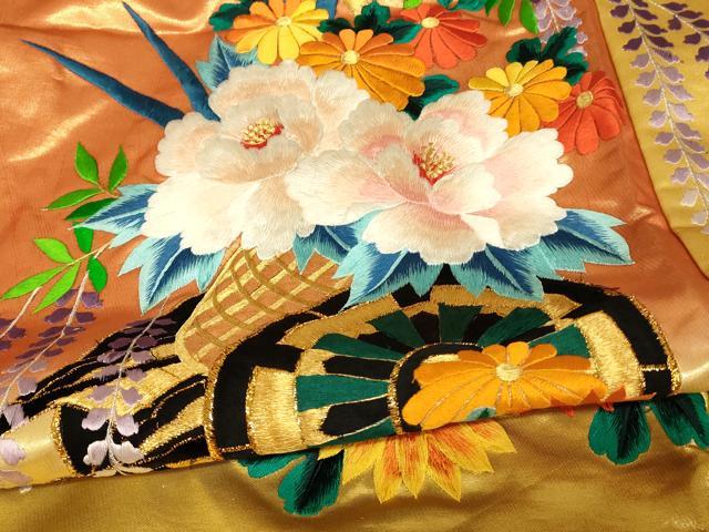 平和屋本店●色打掛　和装　婚礼　結婚式　花嫁　神社挙式　総刺繍　孔雀花車文　暈し染め　金糸　逸品　AABJ2885fw