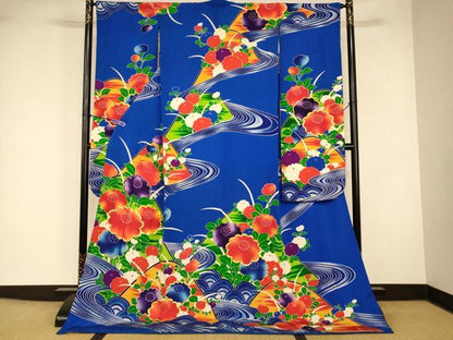 平和屋本店●お引きずり・お引き摺り・引き振袖　和装　結婚式　舞妓　芸妓　芸者　衣装　駒刺繍　草花重ね山流水文　逸品　AABJ2892fw