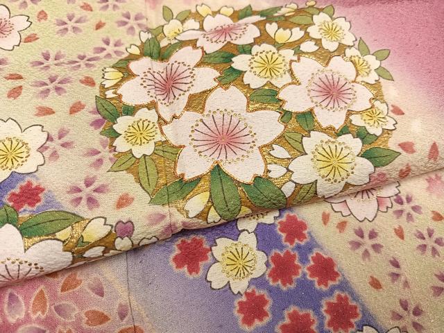 平和屋着物●豪華振袖　駒刺繍　舞桜文　暈し染め　金彩　金通し地　正絹　逸品　AABJ3038ph