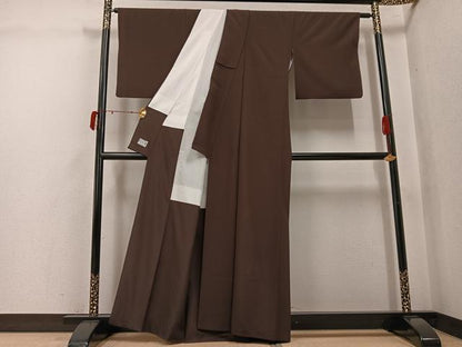 平和屋着物●洗える最高級着物　＜英＞はなぶさ謹製　色無地　赤墨色　洗える着物　AABJ3057ph