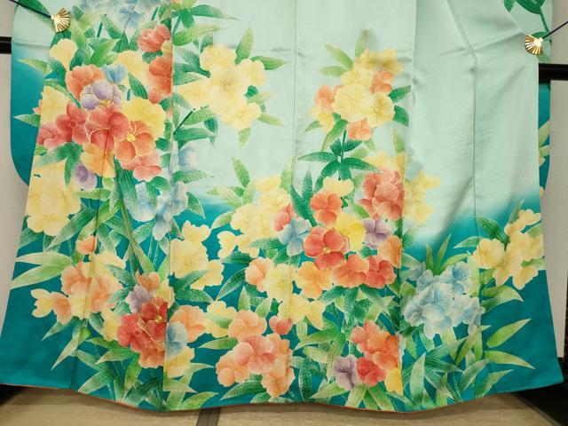 平和屋着物●豪華振袖　駒刺繍　草花文　暈し染め　金彩　正絹　逸品　AABJ3098ck