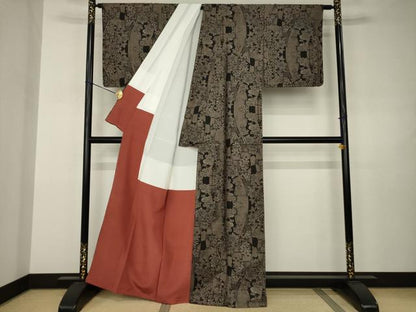 平和屋着物●本場大島紬 吉三郎 吉織物謹製 割込絣織 純泥染め 立涌花文 割り込み絣 吉織物謹製　証紙付　正絹　逸品　未使用　AABJ3147ck
