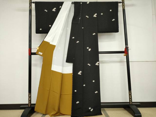 平和屋着物●上質な小紋　楓　黒地　金彩　鬼しぼ縮緬　やまと誂製　正絹　逸品　未使用　AABJ3217cs