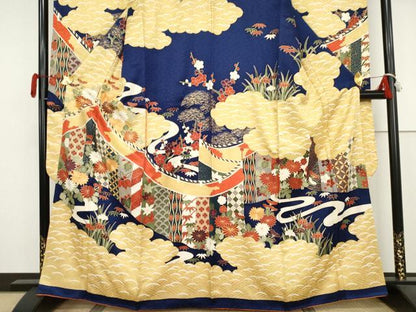 平和屋着物●豪華振袖　駒刺繍　雲取り松竹梅文　金彩　正絹　逸品　AABJ3229cs