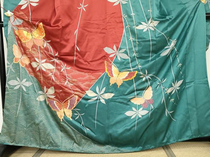 平和屋着物●豪華振袖　駒刺繍　舞蝶文　金彩　正絹　逸品　AABJ3708cs