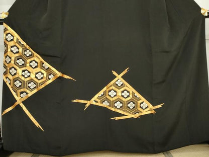 平和屋着物●銀座きしや　黒留袖　駒刺繍　亀甲花文　たとう紙付き　正絹　逸品　AABJ3725cs