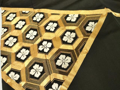 平和屋着物●銀座きしや　黒留袖　駒刺繍　亀甲花文　たとう紙付き　正絹　逸品　AABJ3725cs