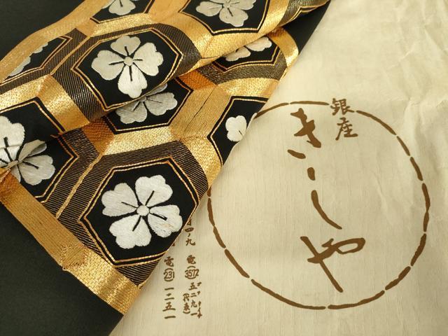 平和屋着物●銀座きしや　黒留袖　駒刺繍　亀甲花文　たとう紙付き　正絹　逸品　AABJ3725cs