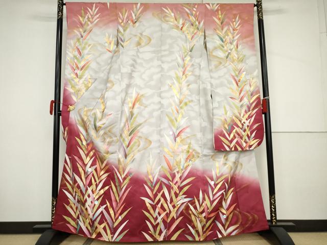 平和屋着物●紫綬褒章　巨匠『岩田専太郎』　振袖　駒刺繍　枝葉文　暈し染め　金銀彩　正絹　逸品　AABJ3739cs