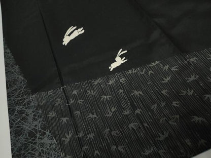 平和屋着物●訪問着　紬地　跳び兎　黒地　正絹　逸品　AABJ3750cs